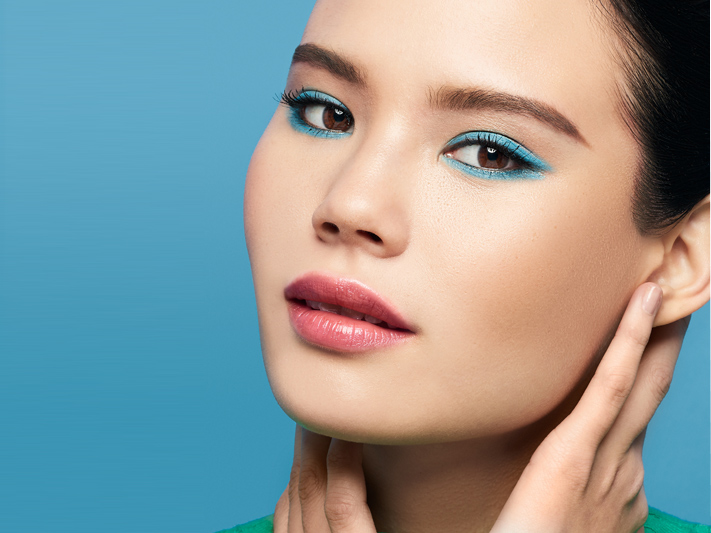 Holiday Makeup Ideas With Blue Liner Pastel Eyeshadow Matte Lips